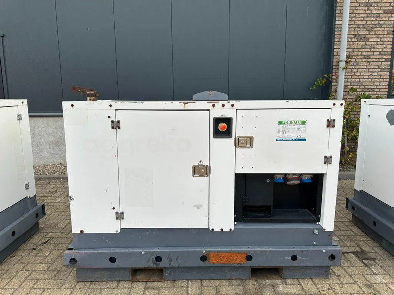Iveco FPT F32 AM1A Leroy Somer 32 KVA Silent generatorset 660 hours ! - Industrie generator: afbeelding 1 Iveco FPT F32 AM1A Leroy Somer 32 KVA Silent generatorset 660 hours ! - Industrie generator: afbeelding 1