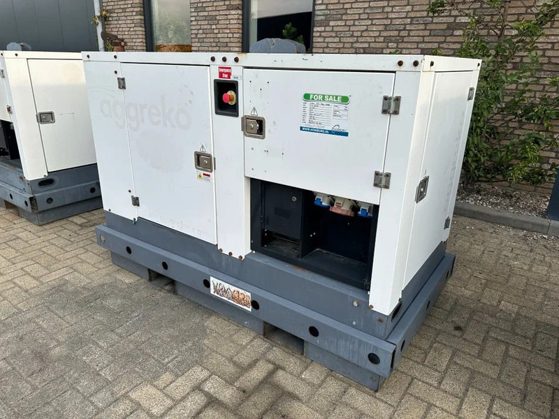 Iveco FPT F32 AM1A Leroy Somer 32 kVA Silent generatorset 154 hours ! - Industrie generator: afbeelding 4 Iveco FPT F32 AM1A Leroy Somer 32 kVA Silent generatorset 154 hours ! - Industrie generator: afbeelding 4