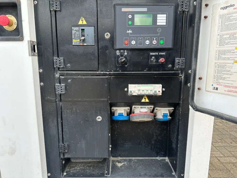 Iveco FPT F32 AM1A Leroy Somer 32 kVA Silent generatorset 21 hours ! - Industrie generator: afbeelding 2 Iveco FPT F32 AM1A Leroy Somer 32 kVA Silent generatorset 21 hours ! - Industrie generator: afbeelding 2