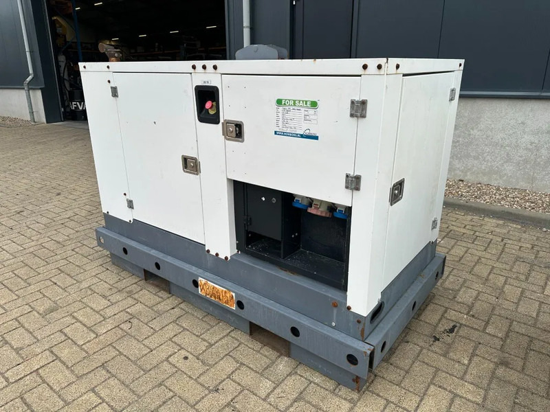 Iveco FPT F32 AM1A Leroy Somer 32 kVA Silent generatorset 28 hours ! - Industrie generator: afbeelding 4 Iveco FPT F32 AM1A Leroy Somer 32 kVA Silent generatorset 28 hours ! - Industrie generator: afbeelding 4