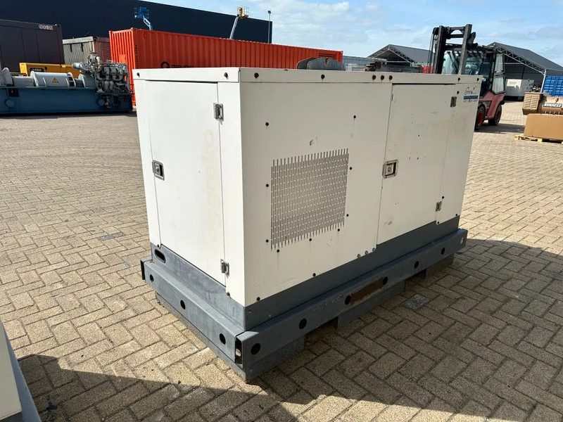 Iveco FPT F32 AM1A Leroy Somer 32 kVA Silent generatorset 408 hours ! - Industrie generator: afbeelding 3 Iveco FPT F32 AM1A Leroy Somer 32 kVA Silent generatorset 408 hours ! - Industrie generator: afbeelding 3