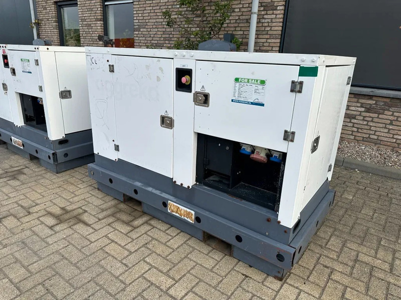 Iveco FPT F32 AM1A Leroy Somer 32 kVA Silent generatorset 667 hours ! - Industrie generator: afbeelding 4 Iveco FPT F32 AM1A Leroy Somer 32 kVA Silent generatorset 667 hours ! - Industrie generator: afbeelding 4