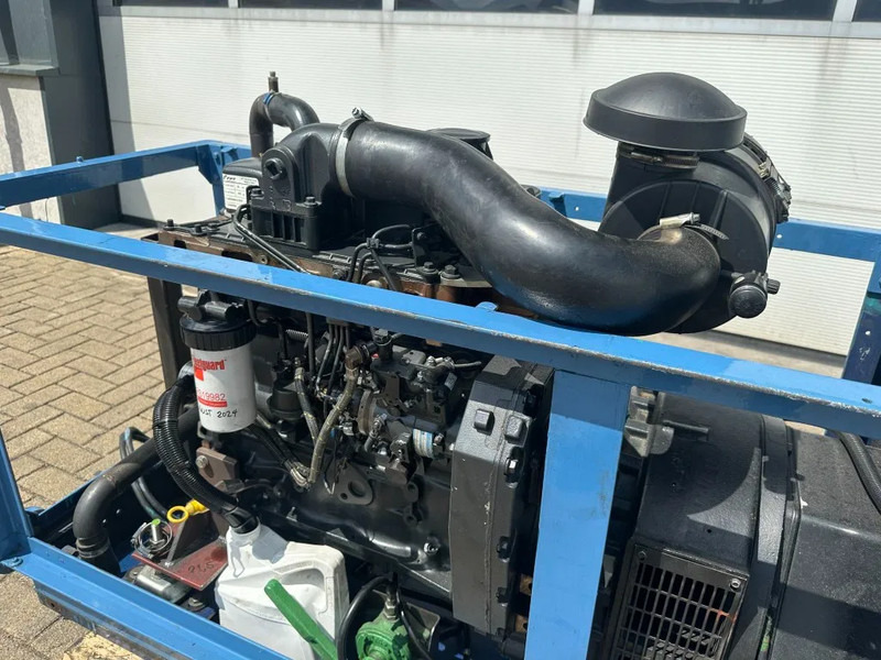 Iveco FPT NEF 45 AM1A.S500 Stamford 50 kVA generatorset - Industrie generator: afbeelding 4 Iveco FPT NEF 45 AM1A.S500 Stamford 50 kVA generatorset - Industrie generator: afbeelding 4