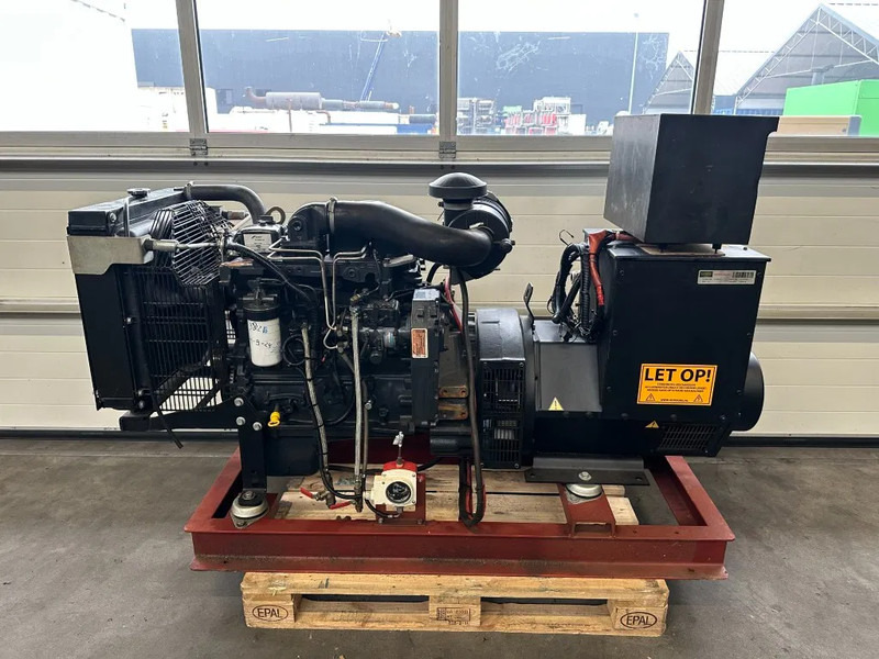 Iveco FPT NEF45 AM1A S500 Stamford 71.5 kVA generatorset - Industrie generator: afbeelding 1 Iveco FPT NEF45 AM1A S500 Stamford 71.5 kVA generatorset - Industrie generator: afbeelding 1
