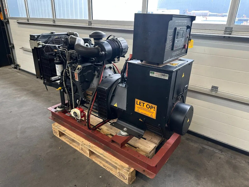 Iveco FPT NEF45 AM1A S500 Stamford 71.5 kVA generatorset - Industrie generator: afbeelding 2 Iveco FPT NEF45 AM1A S500 Stamford 71.5 kVA generatorset - Industrie generator: afbeelding 2