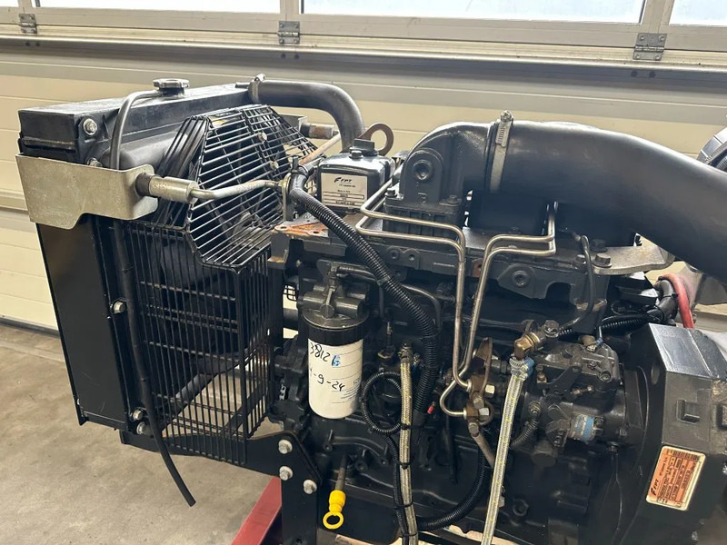 Iveco FPT NEF45 AM1A S500 Stamford 71.5 kVA generatorset - Industrie generator: afbeelding 5 Iveco FPT NEF45 AM1A S500 Stamford 71.5 kVA generatorset - Industrie generator: afbeelding 5
