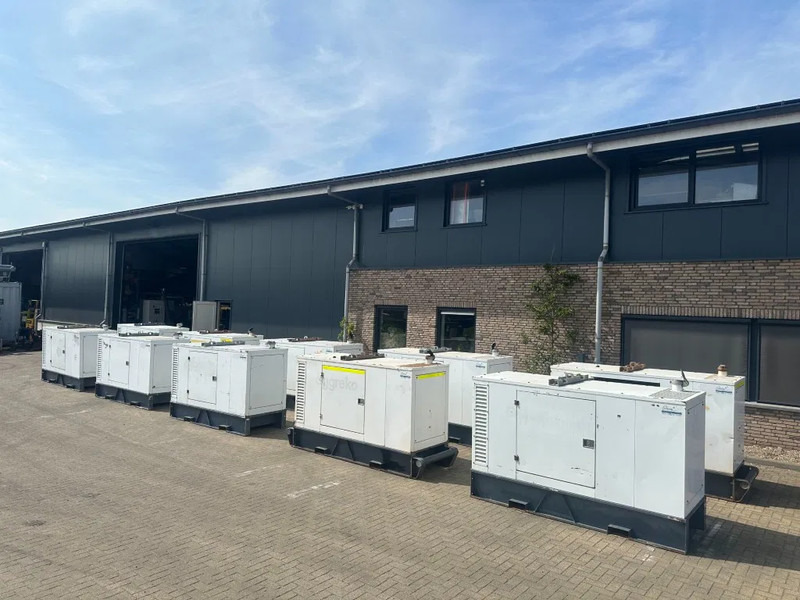 Iveco FPT NEF45 SM1A.A004 Stamford 60 KVA Silent Rental generatorset - Industrie generator: afbeelding 3 Iveco FPT NEF45 SM1A.A004 Stamford 60 KVA Silent Rental generatorset - Industrie generator: afbeelding 3