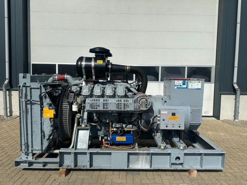 Iveco GE 8281 SRI27 00A71 Mecc Alte Spa 450 kVA generatorset ex Emergency 160 hours - Industrie generator: afbeelding 1 Iveco GE 8281 SRI27 00A71 Mecc Alte Spa 450 kVA generatorset ex Emergency 160 hours - Industrie generator: afbeelding 1
