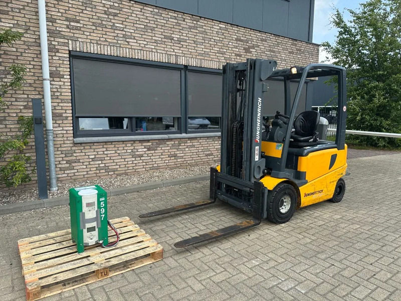 Jungheinrich EFG 425 k-470DZ/SP 2.5 ton Triplex Freelift Sideshift Elektra Heftruck Accu 2016 - Elektrische heftruck: afbeelding 4 Jungheinrich EFG 425 k-470DZ/SP 2.5 ton Triplex Freelift Sideshift Elektra Heftruck Accu 2016 - Elektrische heftruck: afbeelding 4