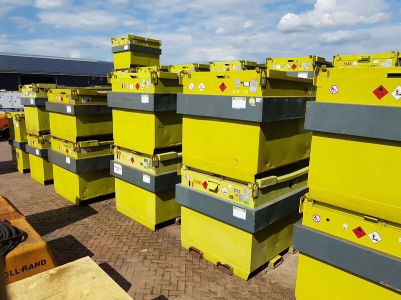 Kiwa IBC Steenbergen 2000 liter Kiwa IBC Dieseltank met handpomp - Opslagtank: afbeelding 2 Kiwa IBC Steenbergen 2000 liter Kiwa IBC Dieseltank met handpomp - Opslagtank: afbeelding 2