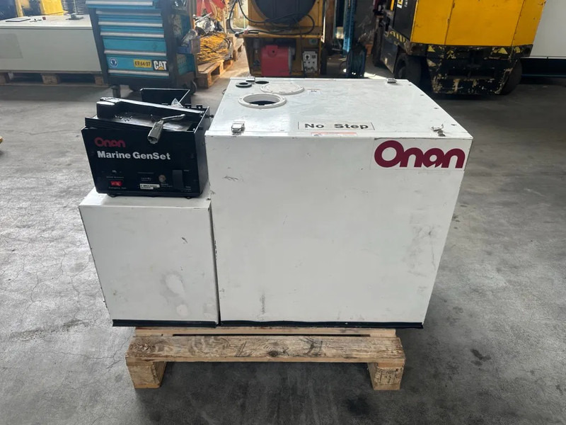 Kubota D1005 Onan 6.5 kVA Silent Marine generatorset - Industrie generator: afbeelding 1 Kubota D1005 Onan 6.5 kVA Silent Marine generatorset - Industrie generator: afbeelding 1