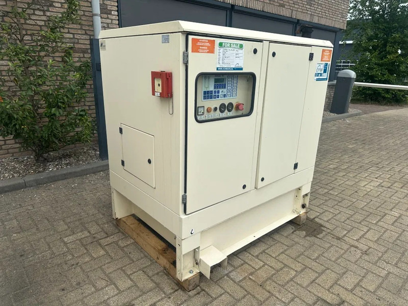 Lombardini LDW 702 Mecc Alte Spa 5 kVA Supersilent noodstroom generatorset as New ! - Industrie generator: afbeelding 4 Lombardini LDW 702 Mecc Alte Spa 5 kVA Supersilent noodstroom generatorset as New ! - Industrie generator: afbeelding 4