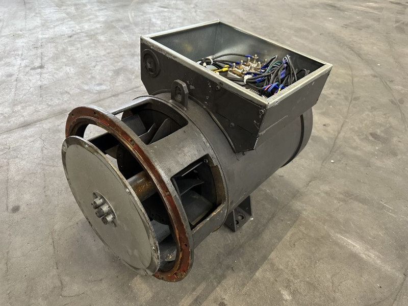 MECC ALTE SPA ECP32 2S4 Generatordeel 35 kVA Alternator as New ! 2018 overstock ! - Industrie generator: afbeelding 4 MECC ALTE SPA ECP32 2S4 Generatordeel 35 kVA Alternator as New ! 2018 overstock ! - Industrie generator: afbeelding 4
