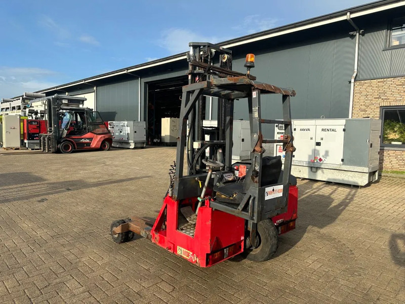 Moffett M4 20.1 Kubota Diesel Kooiaap 2 ton Duplex Sideshift Meeneemheftruck - Meeneemheftruck: afbeelding 2 Moffett M4 20.1 Kubota Diesel Kooiaap 2 ton Duplex Sideshift Meeneemheftruck - Meeneemheftruck: afbeelding 2