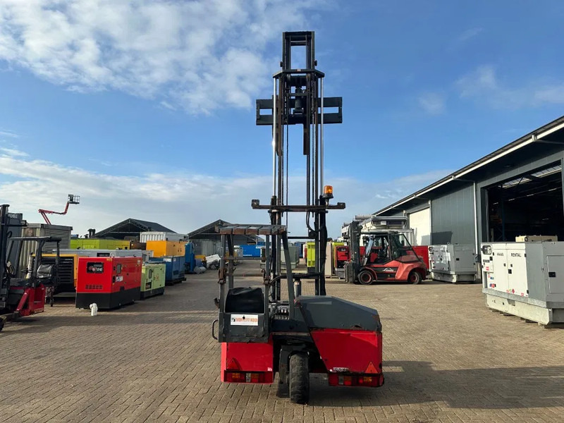 Moffett M4 20.1 Kubota Diesel Kooiaap 2 ton Duplex Sideshift Meeneemheftruck - Meeneemheftruck: afbeelding 3 Moffett M4 20.1 Kubota Diesel Kooiaap 2 ton Duplex Sideshift Meeneemheftruck - Meeneemheftruck: afbeelding 3