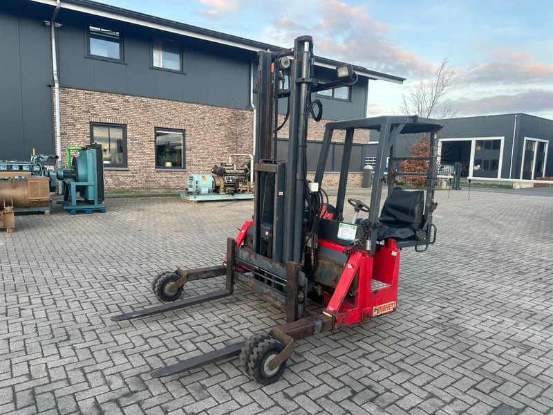 Moffett M4 20.1 Kubota Diesel Kooiaap 2 ton Sideshift Positioner Meeneemheftruck - Meeneemheftruck: afbeelding 1 Moffett M4 20.1 Kubota Diesel Kooiaap 2 ton Sideshift Positioner Meeneemheftruck - Meeneemheftruck: afbeelding 1