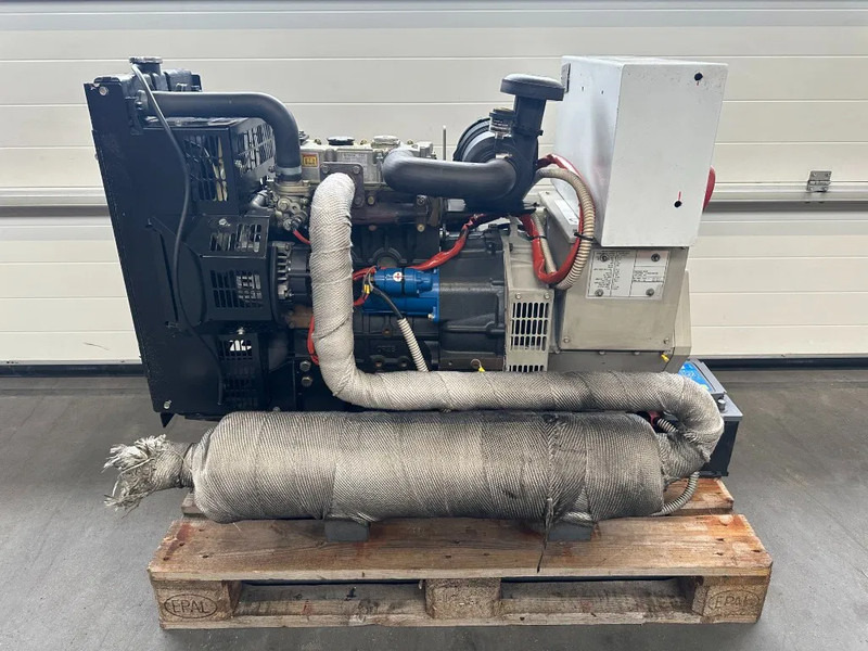 Perkins 403D-15 Stamford 13.5 kVA generatorset - Industrie generator: afbeelding 4 Perkins 403D-15 Stamford 13.5 kVA generatorset - Industrie generator: afbeelding 4