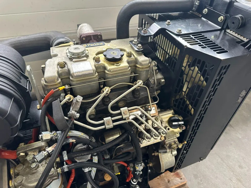 Perkins 403D-15 Stamford 13.5 kVA generatorset - Industrie generator: afbeelding 3 Perkins 403D-15 Stamford 13.5 kVA generatorset - Industrie generator: afbeelding 3