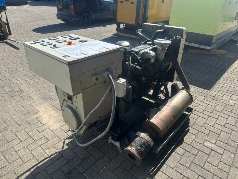 Perkins T4.236 Stamford 60 kVA generatorset 645 hours ! - Industrie generator: afbeelding 3 Perkins T4.236 Stamford 60 kVA generatorset 645 hours ! - Industrie generator: afbeelding 3