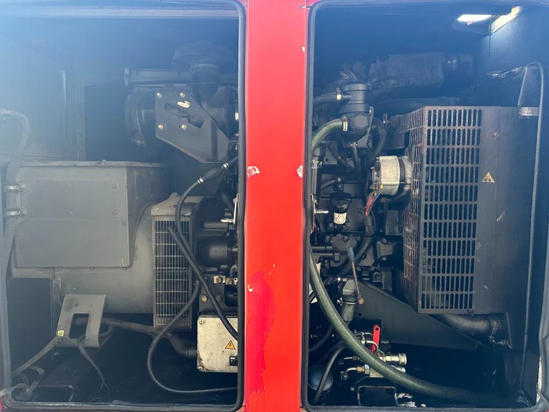 SDMO R110 C3 John Deere Leroy Somer 110 kVA Silent Rental generatorset Stage 3A - Industrie generator: afbeelding 4 SDMO R110 C3 John Deere Leroy Somer 110 kVA Silent Rental generatorset Stage 3A - Industrie generator: afbeelding 4