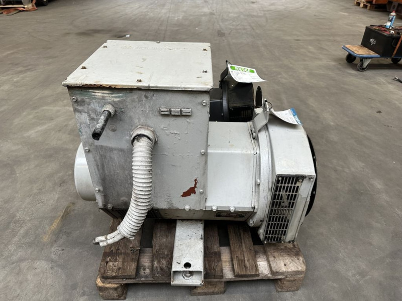 Stamford UCM224G13 Geneartordeel 62 kVA Alternator - Industrie generator: afbeelding 5 Stamford UCM224G13 Geneartordeel 62 kVA Alternator - Industrie generator: afbeelding 5