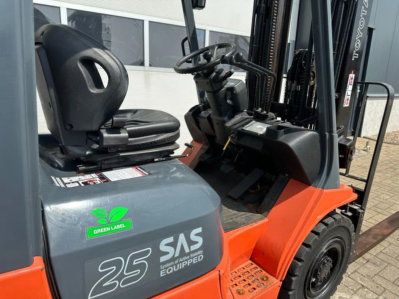 Toyota 2.5 ton Triplex Freelift Sideshift LPG Heftruck - LPG heftruck: afbeelding 5 Toyota 2.5 ton Triplex Freelift Sideshift LPG Heftruck - LPG heftruck: afbeelding 5
