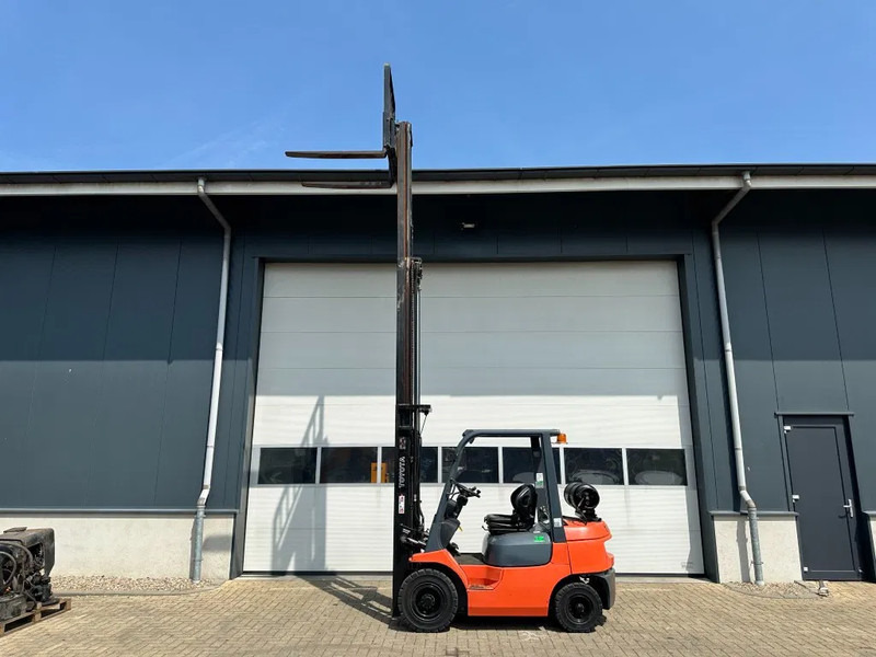 Toyota 2.5 ton Triplex Freelift Sideshift LPG Heftruck - LPG heftruck: afbeelding 3 Toyota 2.5 ton Triplex Freelift Sideshift LPG Heftruck - LPG heftruck: afbeelding 3