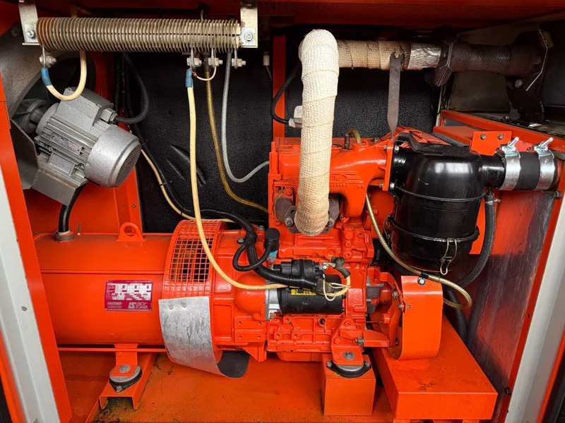 VM Leroy Somer 20 kVA gedempte noodstroom generatorset 514 hours - Industrie generator: afbeelding 5 VM Leroy Somer 20 kVA gedempte noodstroom generatorset 514 hours - Industrie generator: afbeelding 5