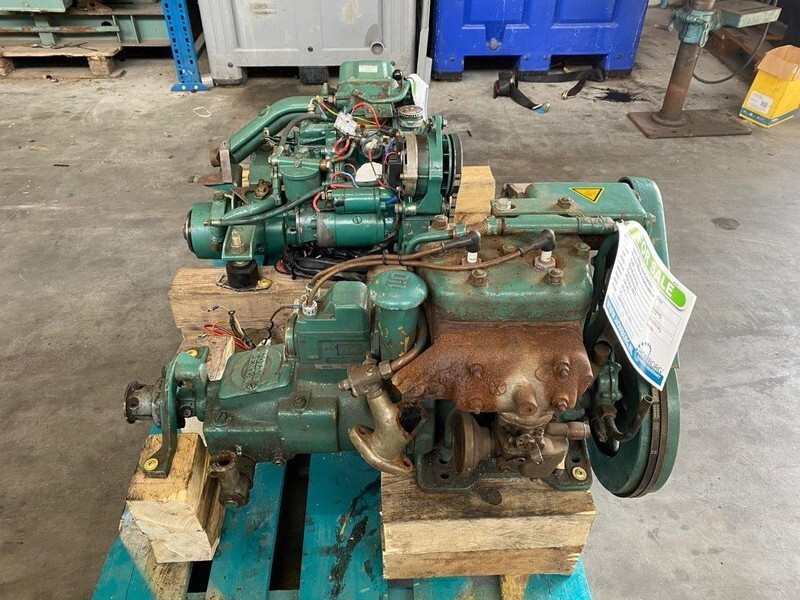 Volvo Penta C-10 Marine 10 PK Benzine motor met keerkoppeling - Motor: afbeelding 1 Volvo Penta C-10 Marine 10 PK Benzine motor met keerkoppeling - Motor: afbeelding 1