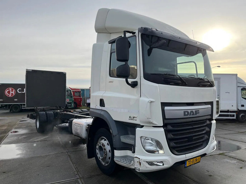 DAF CF 260 CF 260 FA CHASSIS CABINE EURO 6 - Chassis vrachtwagen: afbeelding 3 DAF CF 260 CF 260 FA CHASSIS CABINE EURO 6 - Chassis vrachtwagen: afbeelding 3
