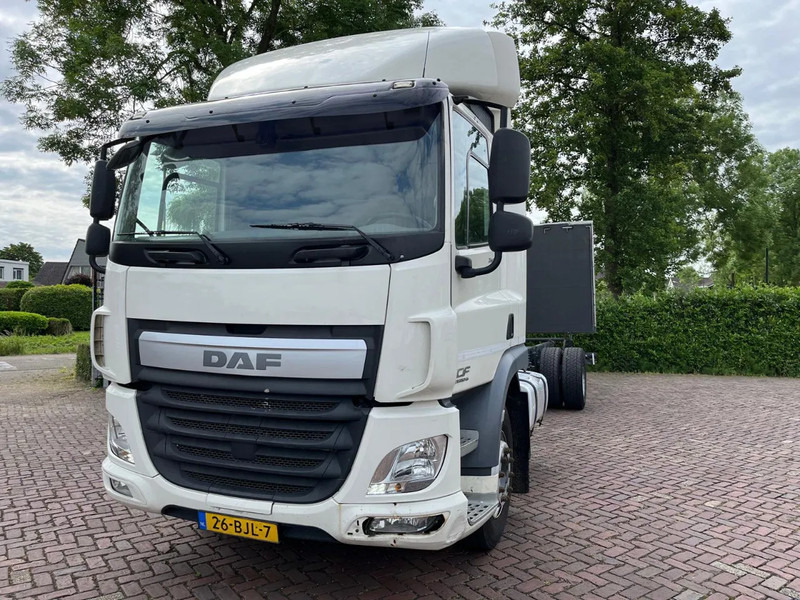 DAF CF 260 CF 260 FA CHASSIS CABINE EURO 6 - Chassis vrachtwagen: afbeelding 2 DAF CF 260 CF 260 FA CHASSIS CABINE EURO 6 - Chassis vrachtwagen: afbeelding 2