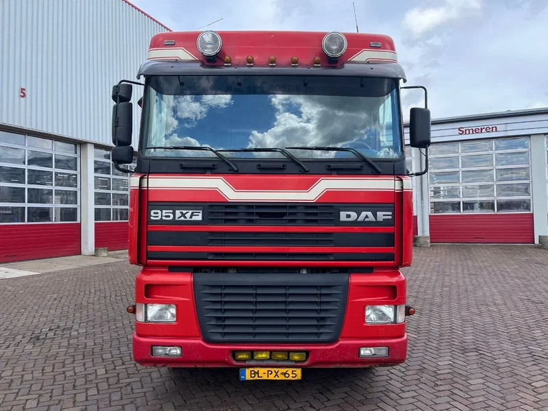 DAF XF FAR 95XF.380 EURO 2 - Veewagen vrachtwagen: afbeelding 2 DAF XF FAR 95XF.380 EURO 2 - Veewagen vrachtwagen: afbeelding 2