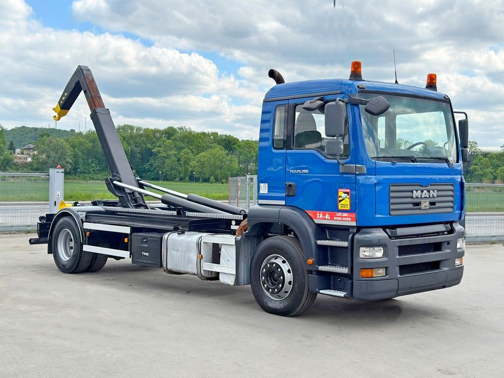 MAN TGA 18.310 Abrollkipper * Top Zustand! MAN TGA 18.310 Abrollkipper * Top Zustand! - Haakarmsysteem vrachtwagen: afbeelding 1 MAN TGA 18.310 Abrollkipper * Top Zustand! MAN TGA 18.310 Abrollkipper * Top Zustand! - Haakarmsysteem vrachtwagen: afbeelding 1