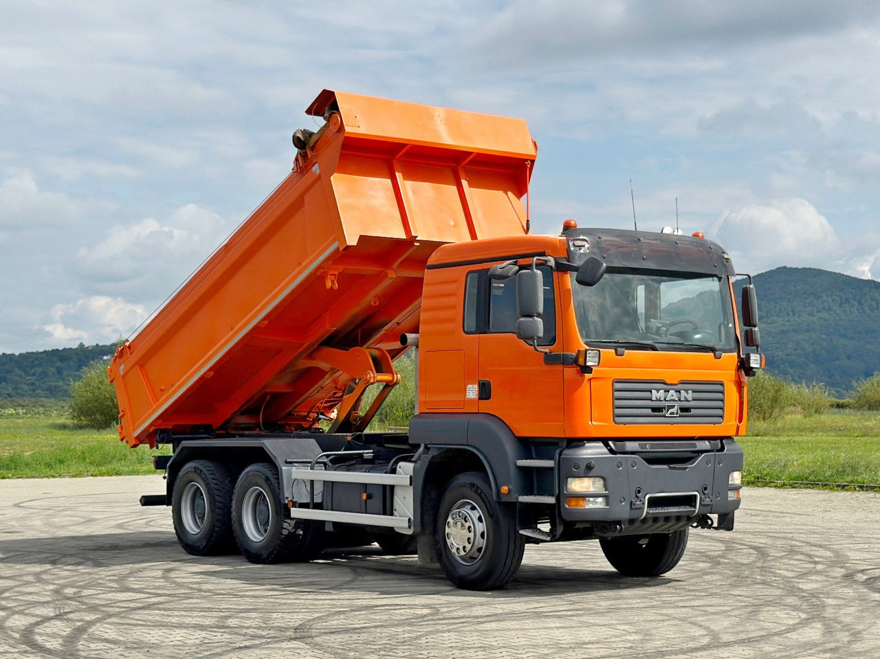 MAN TGA 33.440 * KIPPER 5,10 m + BORDMATIC / 6x4*TOP - Kipper vrachtwagen, Kraanwagen: afbeelding 1 MAN TGA 33.440 * KIPPER 5,10 m + BORDMATIC / 6x4*TOP - Kipper vrachtwagen, Kraanwagen: afbeelding 1