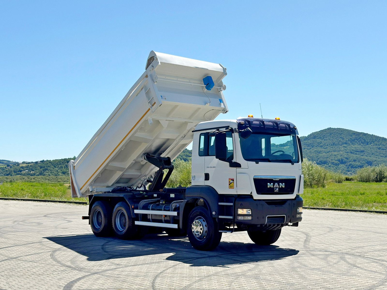 MAN TGS 26.360 Kipper 5,20 m + BORDMATIC / 6x4 - Kipper vrachtwagen, Kraanwagen: afbeelding 1 MAN TGS 26.360 Kipper 5,20 m + BORDMATIC / 6x4 - Kipper vrachtwagen, Kraanwagen: afbeelding 1