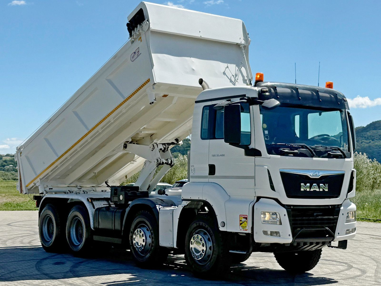 MAN TGS 35.400 KIPPER 6,00 m + BORDMATIC * 8x4 - Kipper vrachtwagen: afbeelding 4 MAN TGS 35.400 KIPPER 6,00 m + BORDMATIC * 8x4 - Kipper vrachtwagen: afbeelding 4