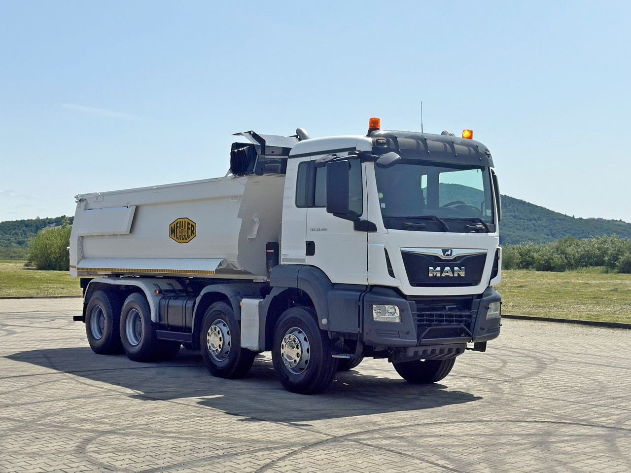 MAN TGS 35.420 KIPPER * 8x4 * TOPZUSTAND - Kipper vrachtwagen: afbeelding 2 MAN TGS 35.420 KIPPER * 8x4 * TOPZUSTAND - Kipper vrachtwagen: afbeelding 2