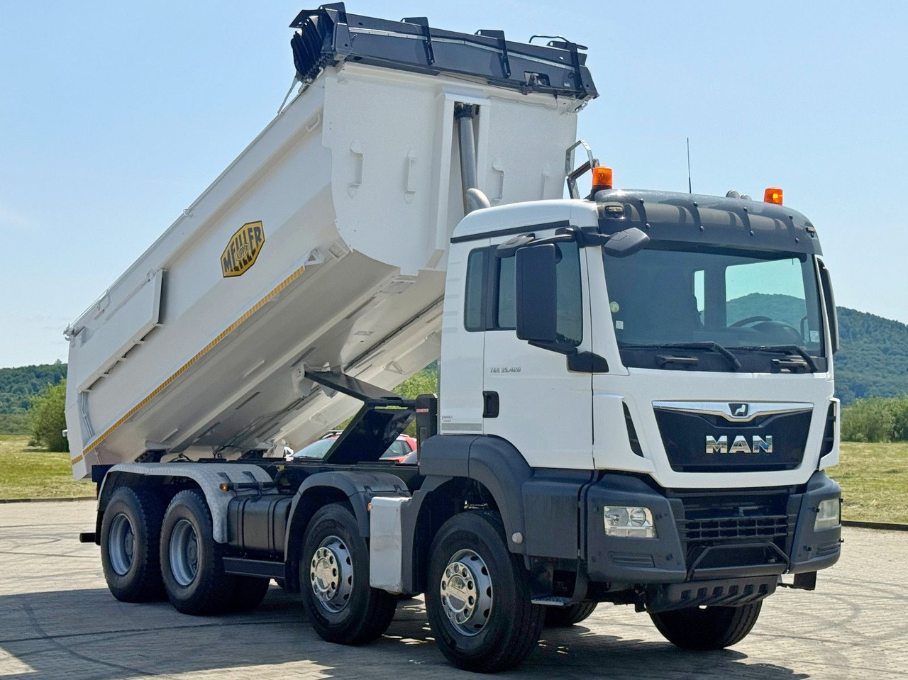 MAN TGS 35.420 KIPPER * 8x4 * TOPZUSTAND - Kipper vrachtwagen: afbeelding 4 MAN TGS 35.420 KIPPER * 8x4 * TOPZUSTAND - Kipper vrachtwagen: afbeelding 4