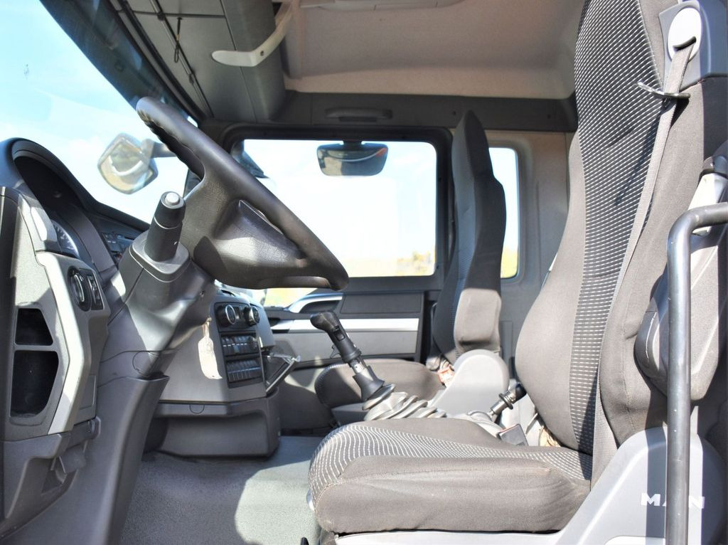 Interieur foto 1: Kraanwagen, Vrachtwagen met open laadbak MAN TGS 35.440 * HIAB 322 EP-5HIPRO+FUNK / 8x4! MAN TGS 35.440 * HIAB 322 EP-5HIPRO+FUNK / 8x4! Interieur foto 1: Kraanwagen, Vrachtwagen met open laadbak MAN TGS 35.440 * HIAB 322 EP-5HIPRO+FUNK / 8x4! MAN TGS 35.440 * HIAB 322 EP-5HIPRO+FUNK / 8x4!