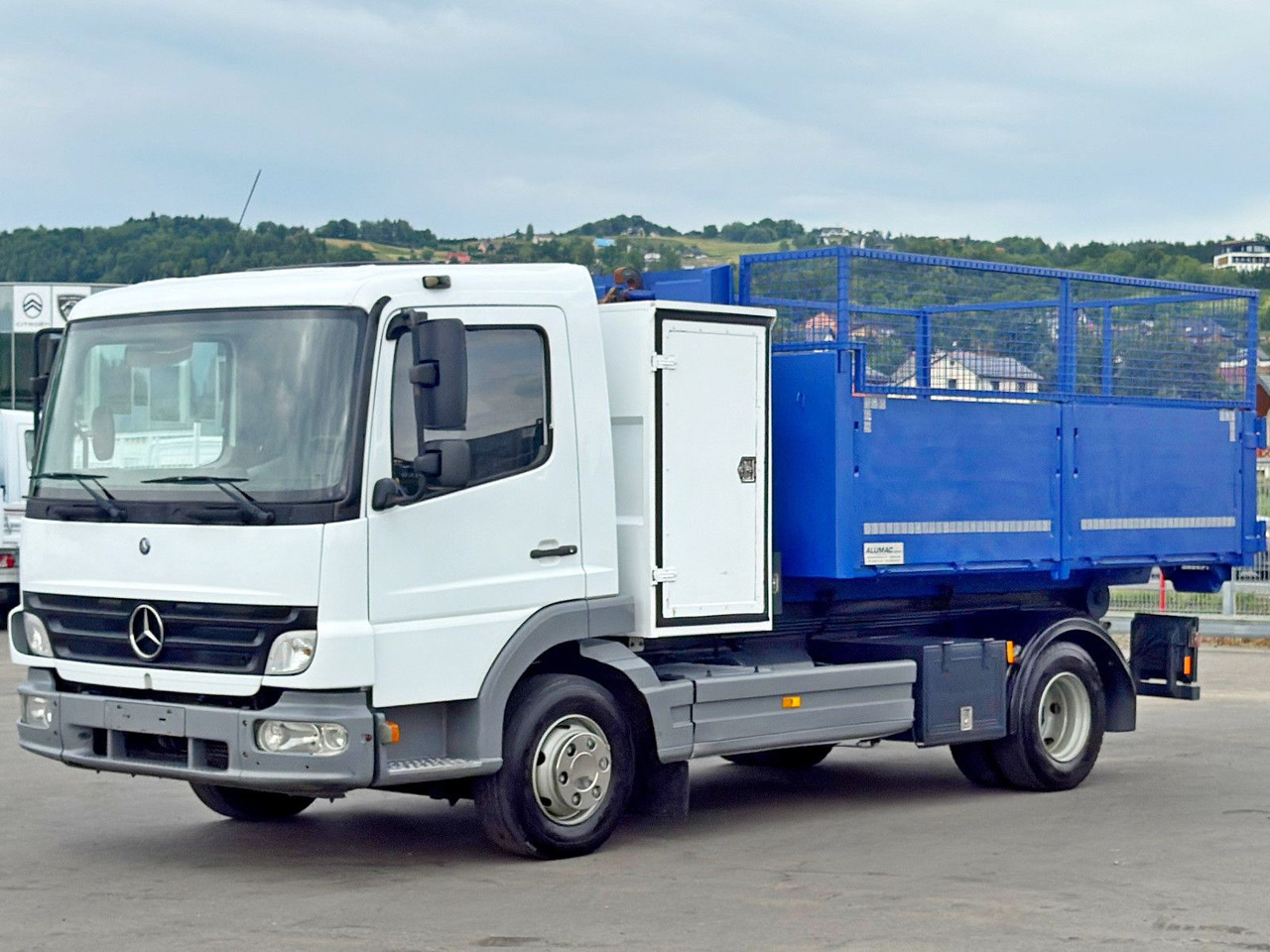 Mercedes-Benz 815 * Abrollkipper + CONTAINER 3,68 m * TOP - Haakarmsysteem vrachtwagen: afbeelding 3 Mercedes-Benz 815 * Abrollkipper + CONTAINER 3,68 m * TOP - Haakarmsysteem vrachtwagen: afbeelding 3