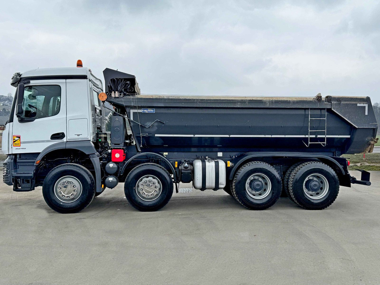 Mercedes-Benz AROCS 3246* KIPPER / 8x4 * TOPZUSTAND - Kipper vrachtwagen: afbeelding 5 Mercedes-Benz AROCS 3246* KIPPER / 8x4 * TOPZUSTAND - Kipper vrachtwagen: afbeelding 5