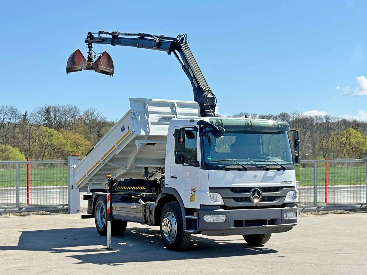 Mercedes-Benz ATEGO 1224 * KIPPER 4,00 m * HIAB 077 BS - 2 DUO - Kipper vrachtwagen, Kraanwagen: afbeelding 2 Mercedes-Benz ATEGO 1224 * KIPPER 4,00 m * HIAB 077 BS - 2 DUO - Kipper vrachtwagen, Kraanwagen: afbeelding 2
