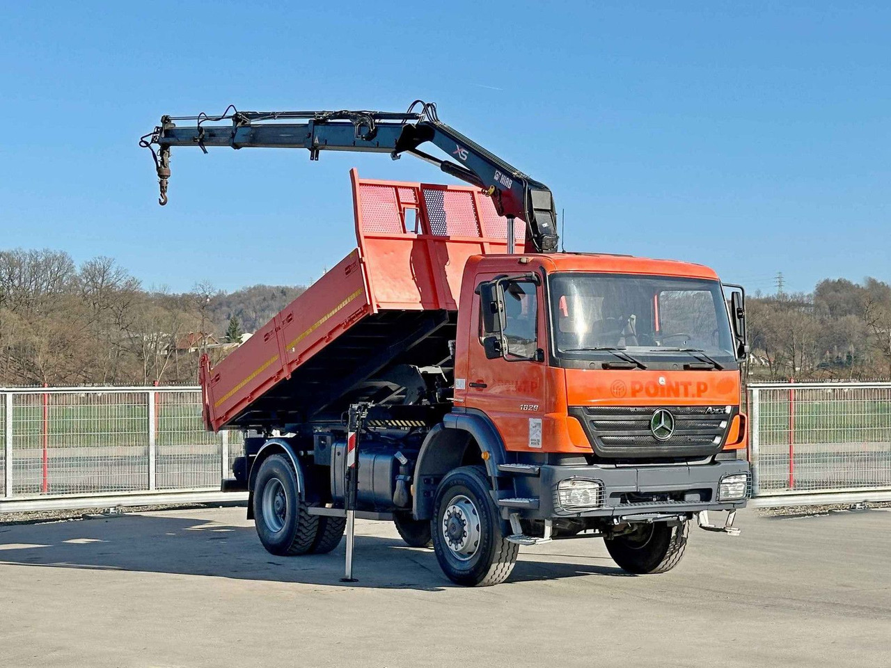 Mercedes-Benz AXOR 1829 * HIAB 1111 HIDUO + FUNK * TOP * 4x4 - Kraanwagen: afbeelding 2 Mercedes-Benz AXOR 1829 * HIAB 1111 HIDUO + FUNK * TOP * 4x4 - Kraanwagen: afbeelding 2
