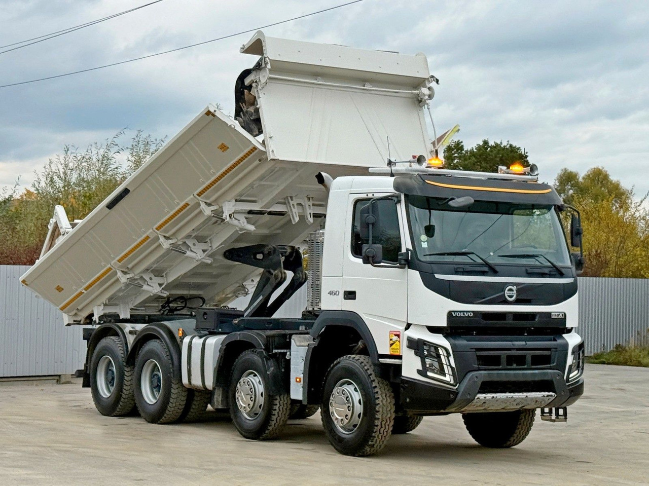 Volvo FMX 460 Kipper * BORDMATIC * 8x4 * TOPZUSTAND - Kipper vrachtwagen: afbeelding 1 Volvo FMX 460 Kipper * BORDMATIC * 8x4 * TOPZUSTAND - Kipper vrachtwagen: afbeelding 1