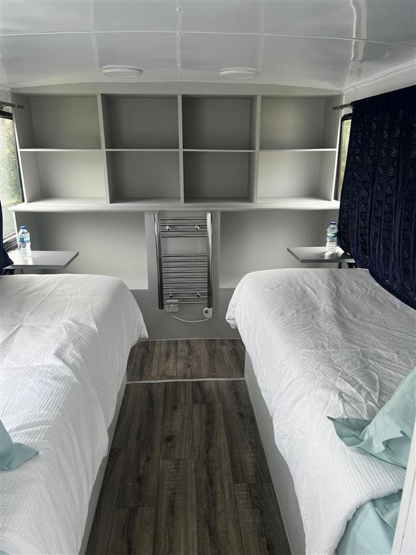 Reduced to £30,000, 2001 Double decker accommodation bus, fully equipped, MOT tested, currently in Hayes, Middlesex. - Dubbeldeksbus: afbeelding 3 Reduced to £30,000, 2001 Double decker accommodation bus, fully equipped, MOT tested, currently in Hayes, Middlesex. - Dubbeldeksbus: afbeelding 3