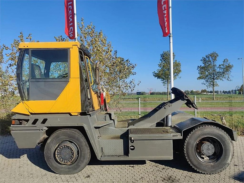 Terberg RT222 4x4 - Terminal trekker: afbeelding 3 Terberg RT222 4x4 - Terminal trekker: afbeelding 3