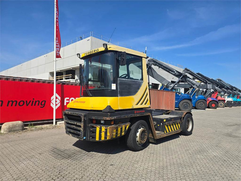 Terberg RT223 4x4 - Terminal trekker: afbeelding 2 Terberg RT223 4x4 - Terminal trekker: afbeelding 2