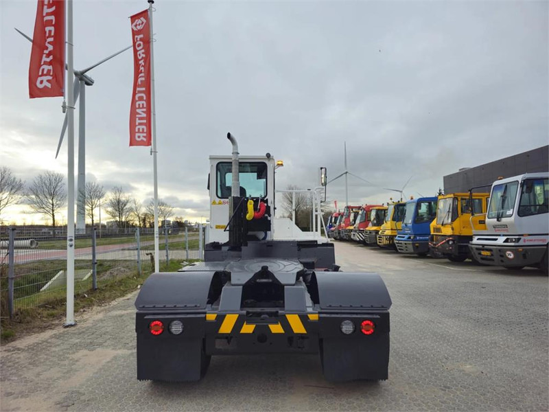 Terminal trekker Terberg YT220: afbeelding 8 Terminal trekker Terberg YT220: afbeelding 8