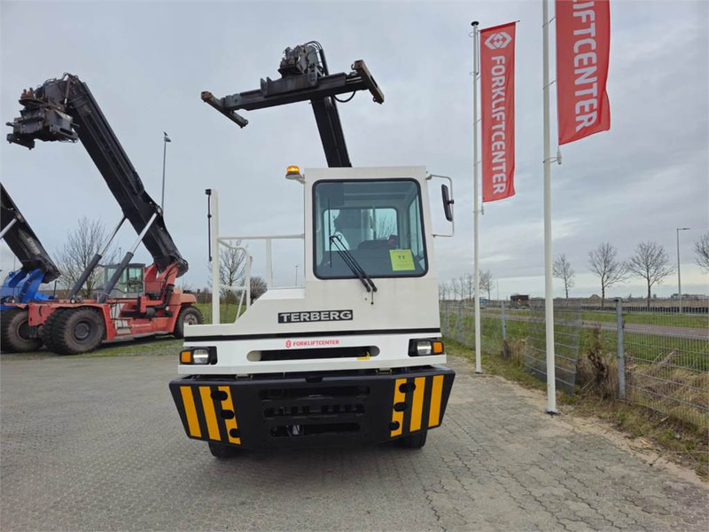 Terberg YT220 - Terminal trekker: afbeelding 3 Terberg YT220 - Terminal trekker: afbeelding 3
