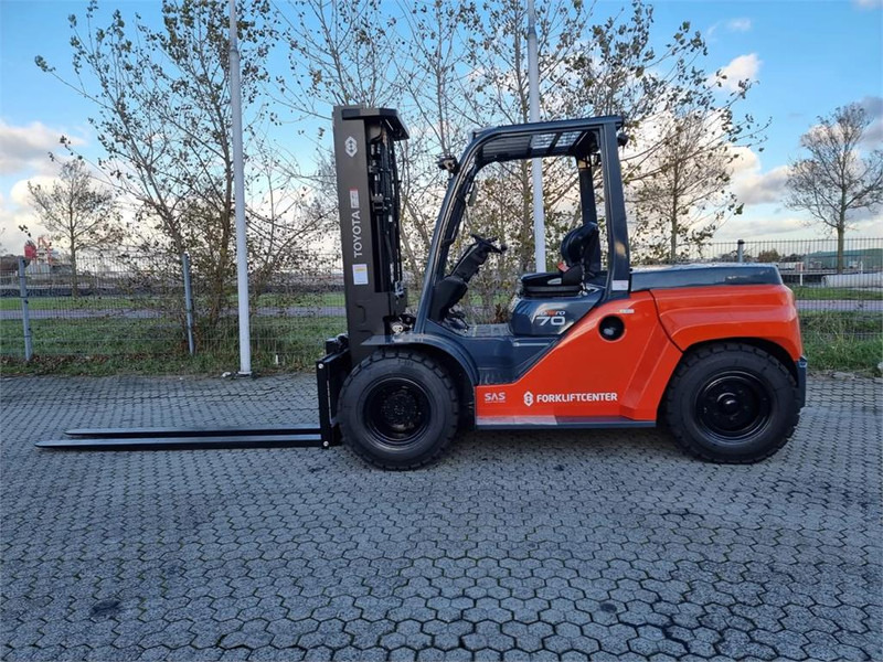 Toyota 8FD70F - Diesel heftruck: afbeelding 2 Toyota 8FD70F - Diesel heftruck: afbeelding 2